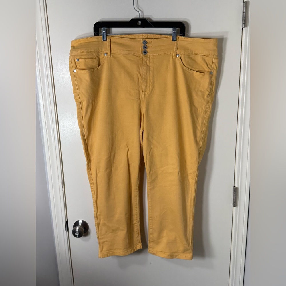 Torrid Women’s Super Soft Yellow 3 Button Jegging Plus‎ Size 24
